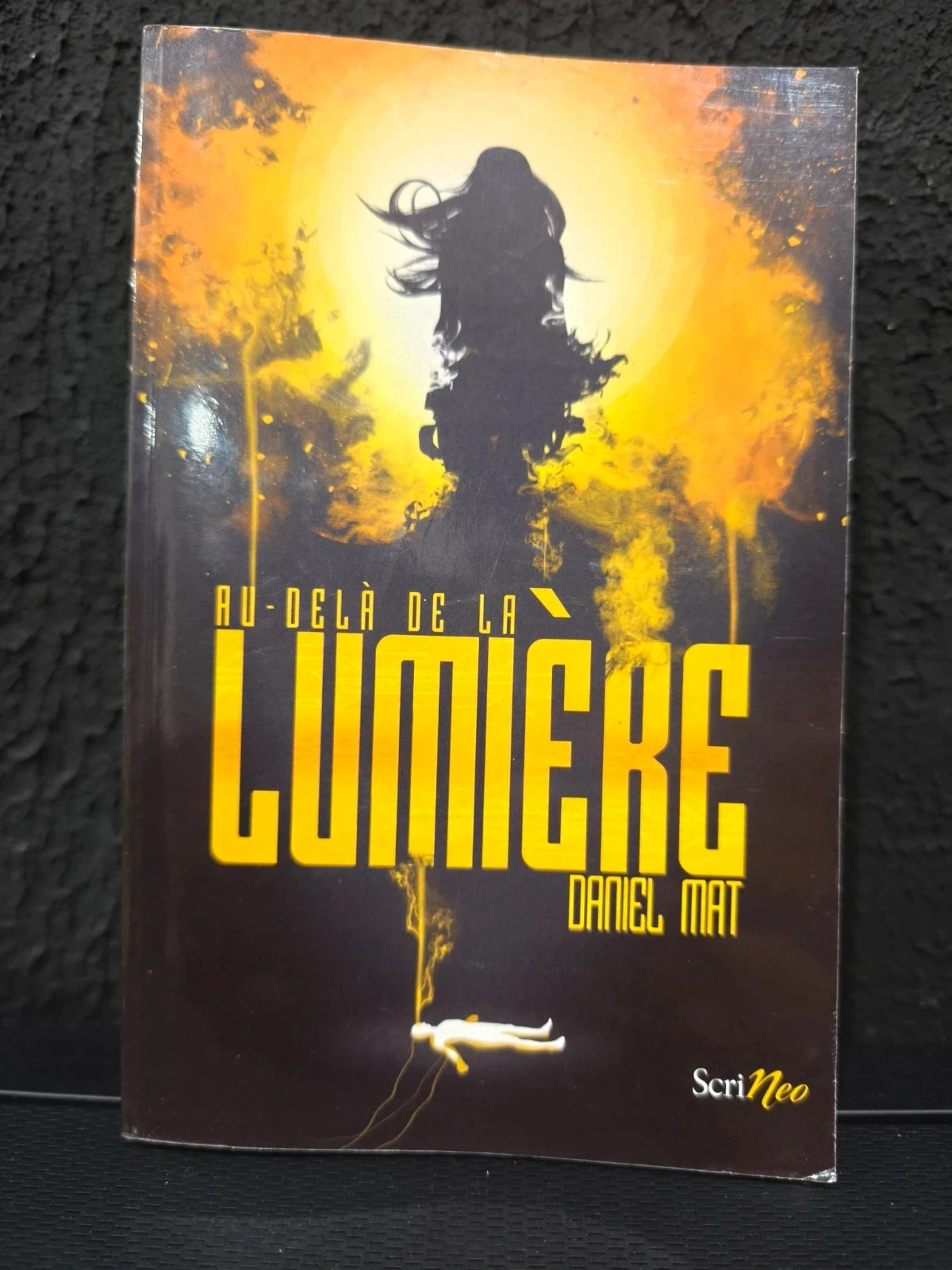 Au delà de la lumière